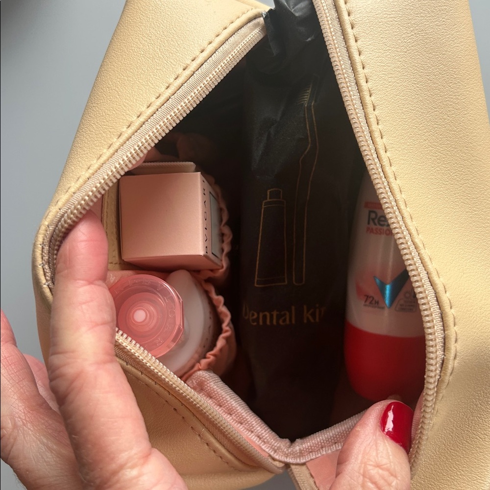 BVLGARI Elegant Cream Women's Travel Bag - Picture 2 of 2